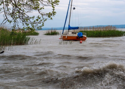 Minden eddigi várakozást felülmúlt a Balaton idei mérlege, százezrek landoltak a hullámok alatt